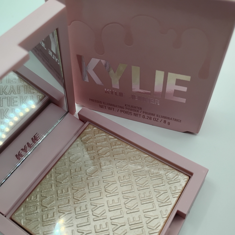 KYLIE Jenner Pressed Illuminating Kylighter- ICE ME OUT - Picture 3 of 9